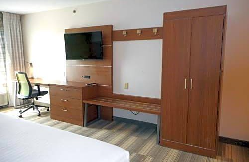 Parkdale Hotel | Holiday Inn Express Fairfield, an IHG Hotel
