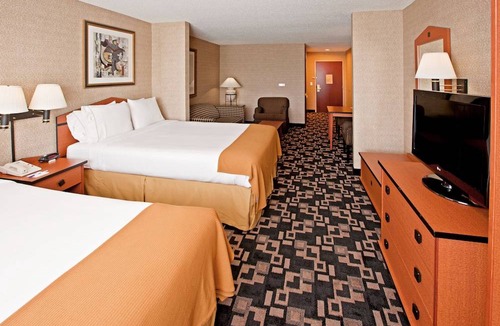 Greenwood Hotel | Holiday Inn Express Hotel & Suites Greenwood
