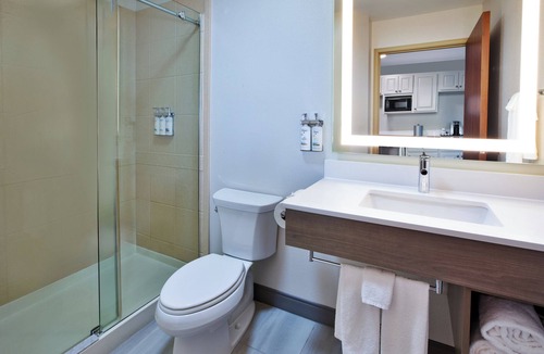Sioux Falls Hotel | Holiday Inn Express and Suites Sioux Falls SW by IHG