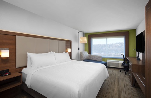 Charleston Hotel | Holiday Inn Express Charleston-Civic Center by IHG
