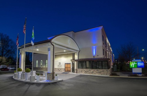 Brook Park Hotel | Holiday Inn Express Cleveland Airport - Brook Park by IHG