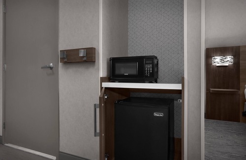 Fargo Hotel | Holiday Inn Express Fargo-West Acres by IHG