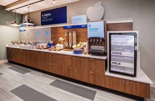 Cadillac Hotel | Holiday Inn Express Hotel & Suites Cadillac, an IHG Hotel