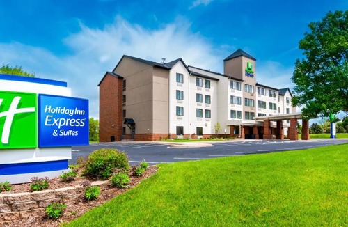 Coon Rapids Hotel | Holiday Inn Express Hotel & Suites Coon Rapids - Blaine Area by IHG
