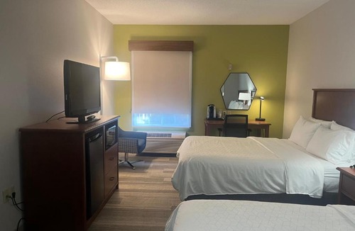 Sioux Falls Hotel | Holiday Inn Express Hotel & Suites Sioux Falls At Empire Mall by IHG