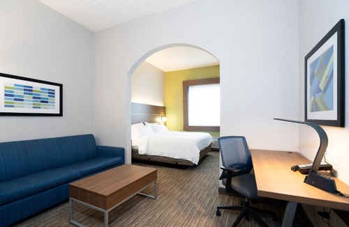 Mankato Hotel | Holiday Inn Express Hotel & Suites Mankato East by IHG