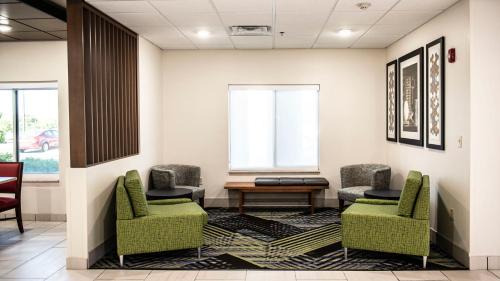Sedalia Hotel | Holiday Inn Express Hotel & Suites Sedalia by IHG