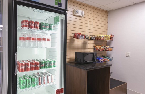 Walton Hotel | Holiday Inn Express Hotel & Suites Richwood-Cincinnati South by IHG