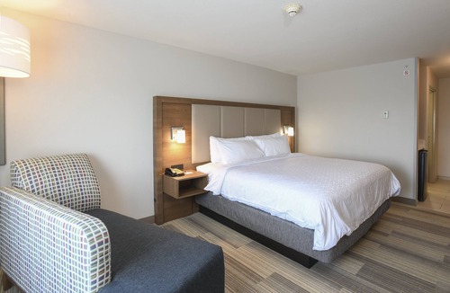 Walton Hotel | Holiday Inn Express Hotel & Suites Richwood-Cincinnati South by IHG