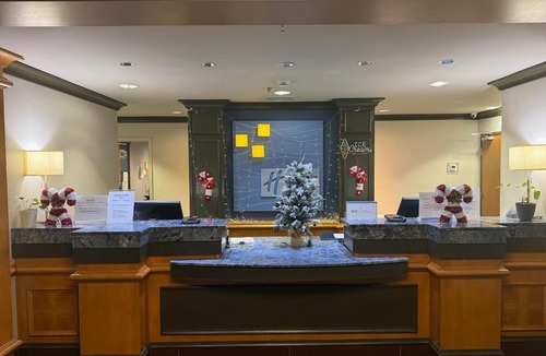 Warwick Hotel | Holiday Inn Express Hotel & Suites Warwick-Providence Airport by IHG