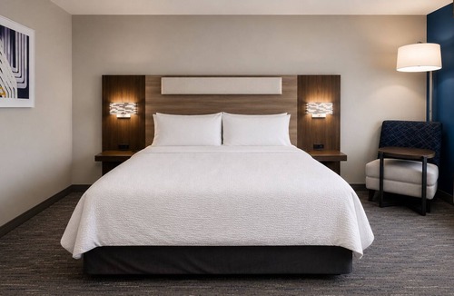 Woodbury Hotel | Holiday Inn Express Hotel & Suites St. Paul-Woodbury by IHG