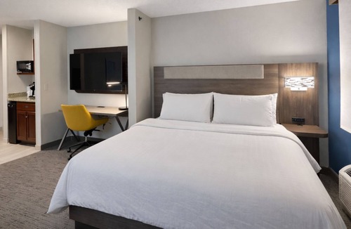 Woodbury Hotel | Holiday Inn Express Hotel & Suites St. Paul-Woodbury by IHG