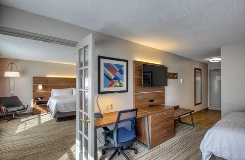 Oshkosh Hotel | Holiday Inn Express Hotel & Suites Oshkosh by IHG