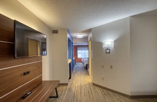 Oshkosh Hotel | Holiday Inn Express Hotel & Suites Oshkosh by IHG