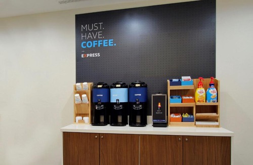 Freeport Hotel | Holiday Inn Express Hotel & Suites Freeport by IHG
