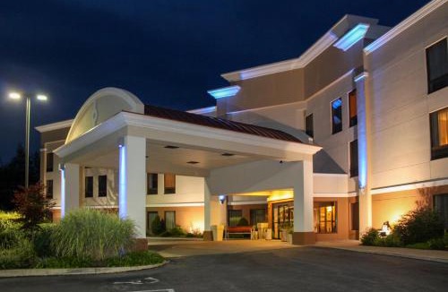 West Milton Hotel | Holiday Inn Express Lewisburg - New Columbia by IHG