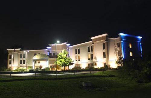 West Milton Hotel | Holiday Inn Express Lewisburg - New Columbia by IHG
