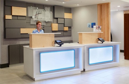 West Chester Hotel | Holiday Inn Express & Suites - Cincinnati North - Liberty Way by IHG