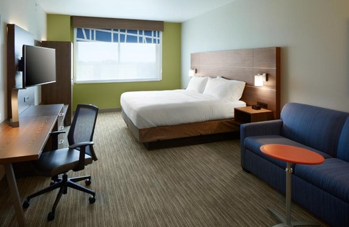 West Chester Hotel | Holiday Inn Express & Suites - Cincinnati North - Liberty Way by IHG