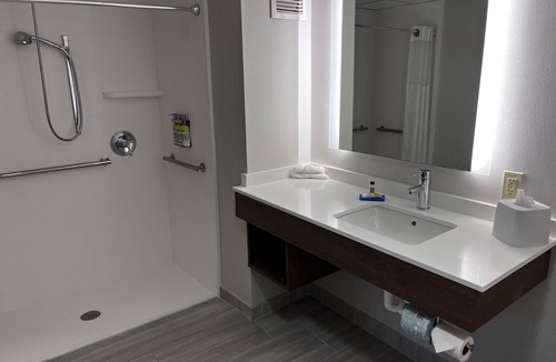 Williamsport Hotel | Holiday Inn Express & Suites Williamsport by IHG