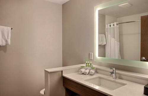 Fond du Lac Hotel | Holiday Inn Express & Suites Fond Du Lac by IHG