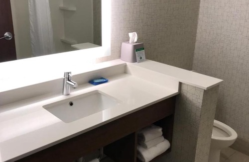 Monroeville Hotel | Holiday Inn Express & Suites - Pittsburgh - Monroeville by IHG