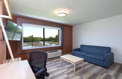 Port Huron Hotel | Holiday Inn Express & Suites Port Huron by IHG