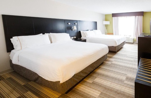 Shelbyville Hotel | Holiday Inn Express & Suites Shelbyville by IHG