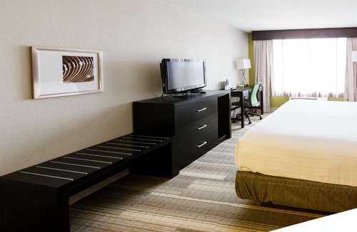 Shelbyville Hotel | Holiday Inn Express & Suites Shelbyville by IHG