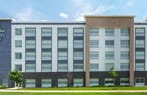 East Bloomington Hotel | Holiday Inn Express & Suites - Mall of America - MSP Airport by IHG