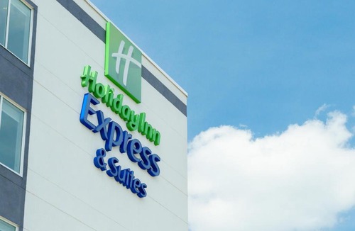 East Bloomington Hotel | Holiday Inn Express & Suites - Mall of America - MSP Airport by IHG