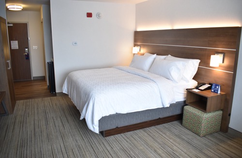 Randolph Hotel | Holiday Inn Express & Suites Boston South - Randolph