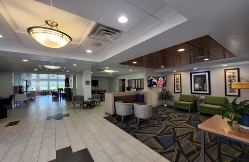 Rochester Hotel | Holiday Inn Express & Suites Rochester by IHG