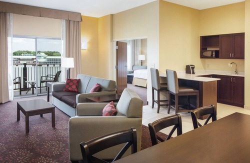 Sandusky Hotel | Holiday Inn Express & Suites Sandusky by IHG