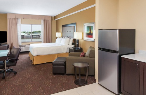 Sandusky Hotel | Holiday Inn Express & Suites Sandusky by IHG