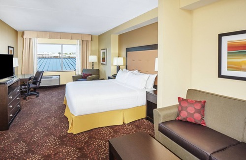 Sandusky Hotel | Holiday Inn Express & Suites Sandusky by IHG