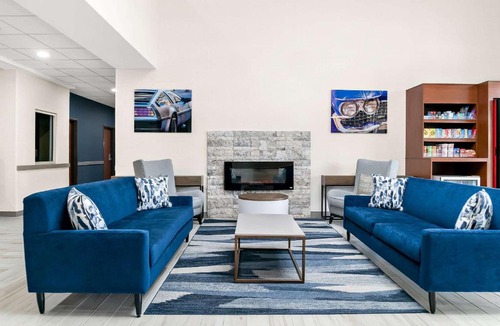 Southfield Hotel | Holiday Inn Express & Suites Southfield - Detroit