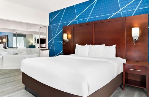 Southfield Hotel | Holiday Inn Express & Suites Southfield - Detroit