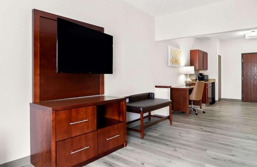 Southfield Hotel | Holiday Inn Express & Suites Southfield - Detroit