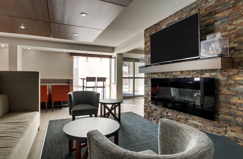 Wapakoneta Hotel | Holiday Inn Express & Suites Wapakoneta by IHG