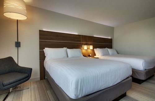 Wapakoneta Hotel | Holiday Inn Express & Suites Wapakoneta by IHG