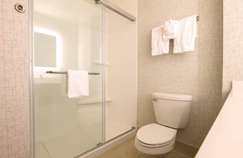 Alpena Hotel | Holiday Inn Express & Suites Alpena - Downtown by IHG