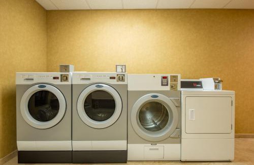 Ranchvale Hotel | Holiday Inn Express & Suites Clovis by IHG