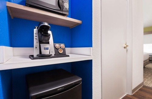 Summit Station Hotel | Holiday Inn Express & Suites Columbus Airport East by IHG