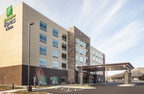 Hudson Hotel | Holiday Inn Express & Suites Hudson I-94, an Ihg Hotel