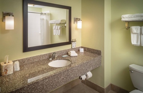 Lebanon Hotel | Holiday Inn Express & Suites Lebanon by IHG