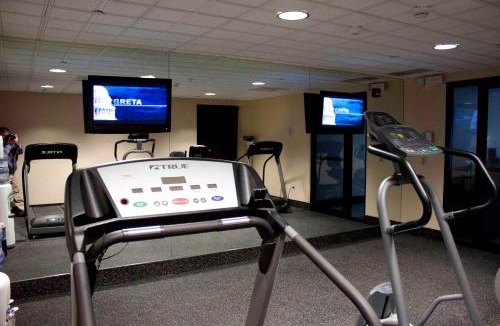 Mentor Hotel | Holiday Inn Express & Suites Mentor - Banquet Center by IHG