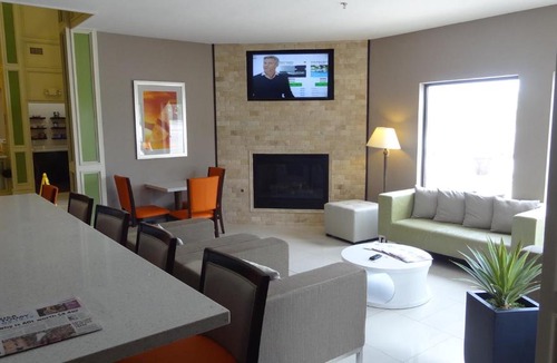 Bonner Springs Hotel | Holiday Inn Express Hotel Kansas City - Bonner Springs by IHG