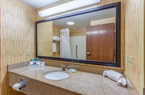 Bowling Green Hotel | Holiday Inn Express Hotel & Suites Bowling Green by IHG