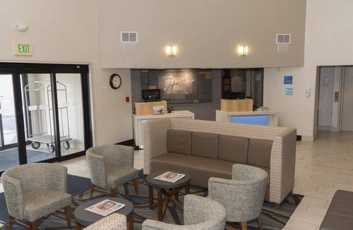 Madison Hotel | Holiday Inn Express Hotel & Suites Madison, an IHG Hotel